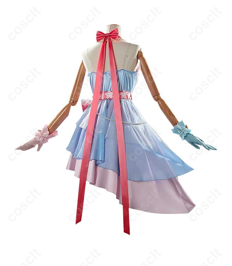 ウマ娘 サクラチヨノオー コスプレ衣装（Fleur Enneigée）の背面。華やかなデザインを360度楽しめるコスプレ通販アイテム。