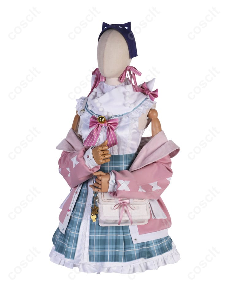 ミリー・パフェの冬服コスプレ衣装の側面画像。スカートとリボンの細部がよく見えます。