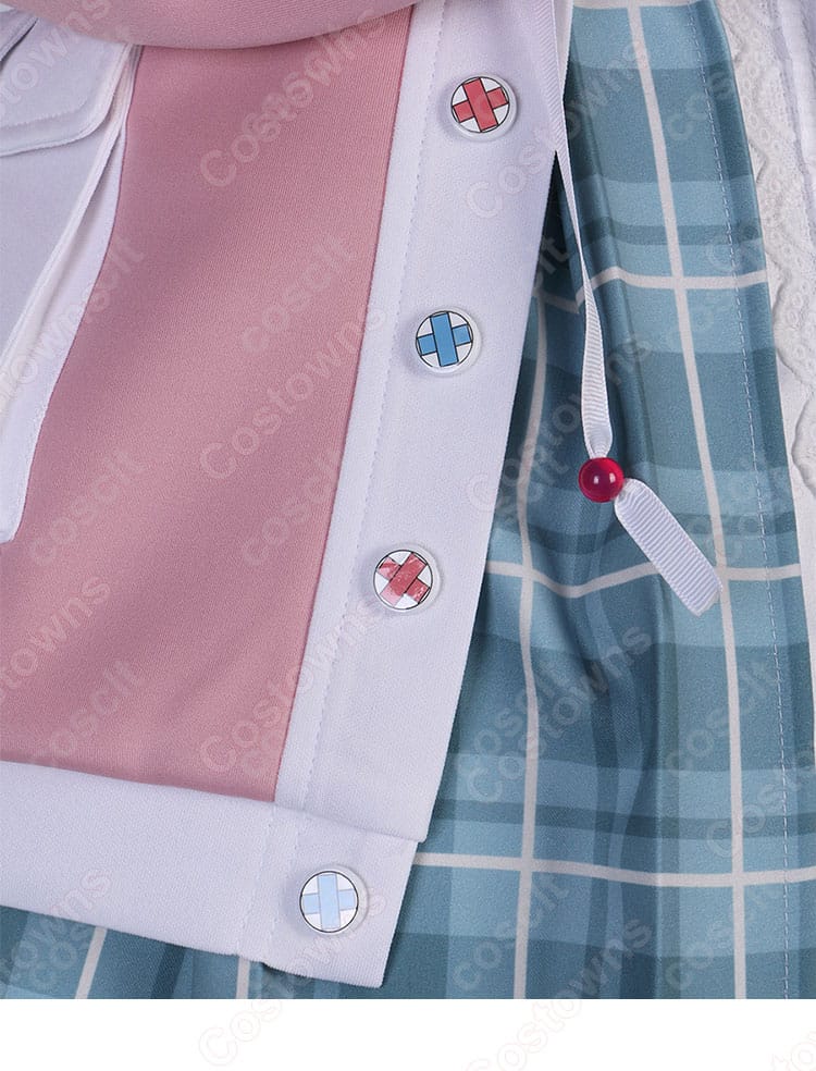ミリー・パフェ冬服コスプレ衣装の門襟のボタン装飾。上品で細部にまでこだわった作り。
