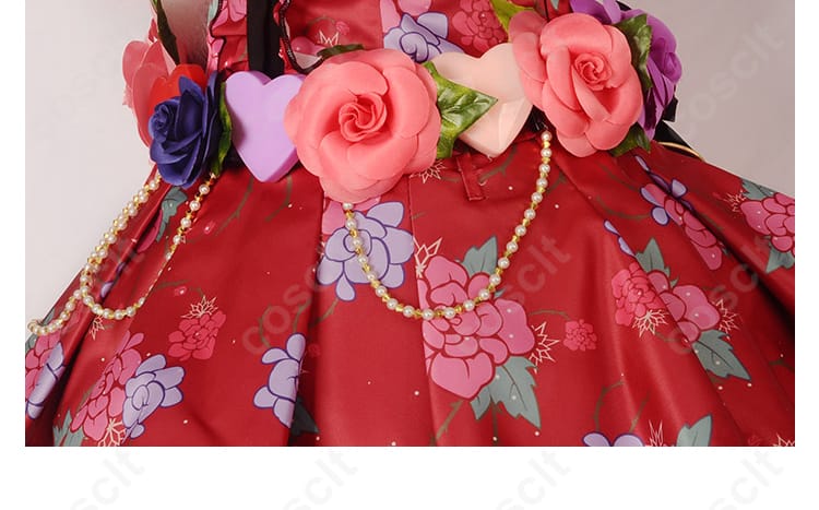 高坂穂乃果のコスプレ衣装のスカート部分の装飾細部。細やかなディテールで魅力をアップ。