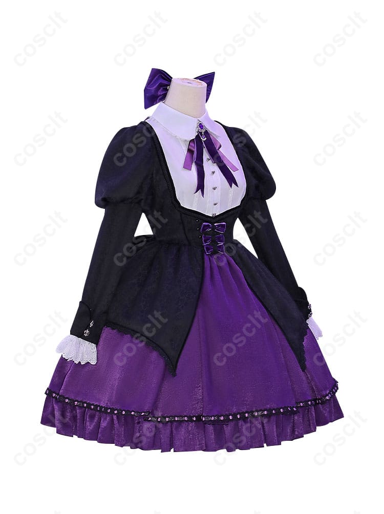 ストッキング コスプレ衣装 ロリータドレスの横からの視点。側面のディテールがしっかりと確認できます。