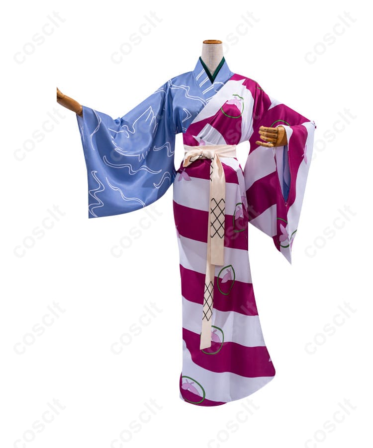 犬夜叉 神楽 コスプレ衣装 側面画像。衣服の細部と形が際立つ角度から撮影された画像。キャラクターの再現度が高いです。