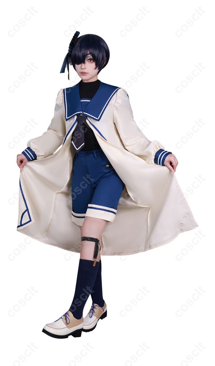 黒執事 シエル・ファントムハイヴ 伯爵 コスプレ衣装 側面から見た姿。シエルのエレガントな衣装のディテールがよく見える。