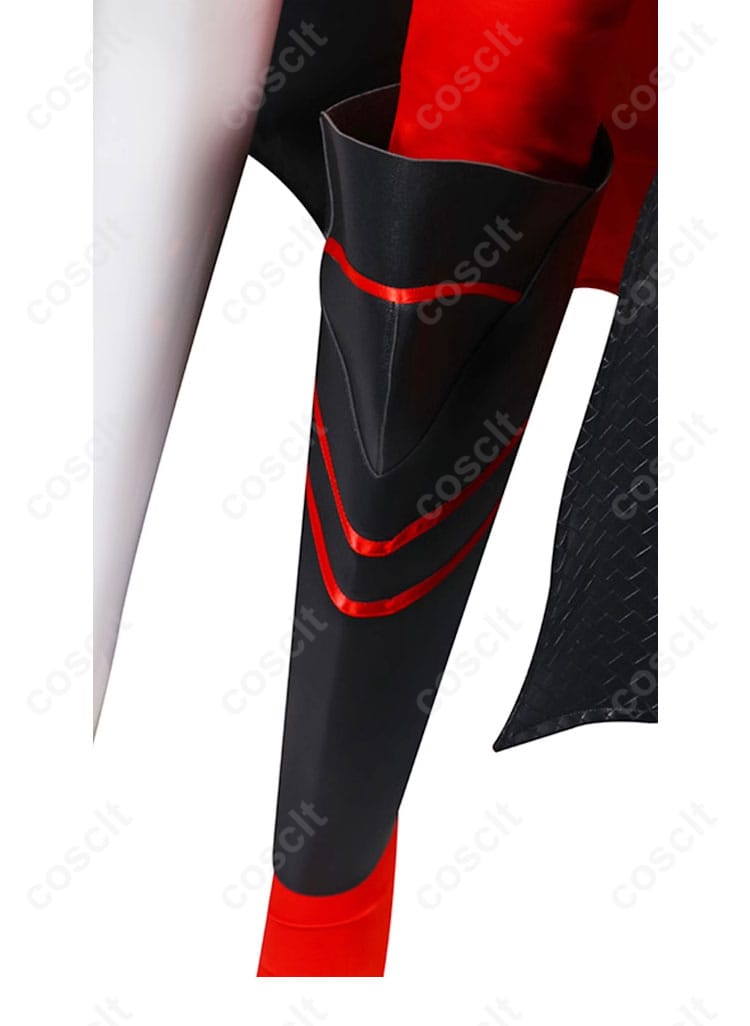 メイプルコスプレ衣装の脚部分、足元の鎧部分の細かいディテール。