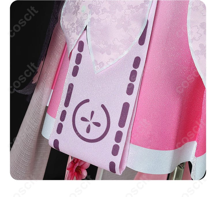 桜ミクコスプレ衣装の衣摆装飾の細部。流れるようなデザインが特徴です。
