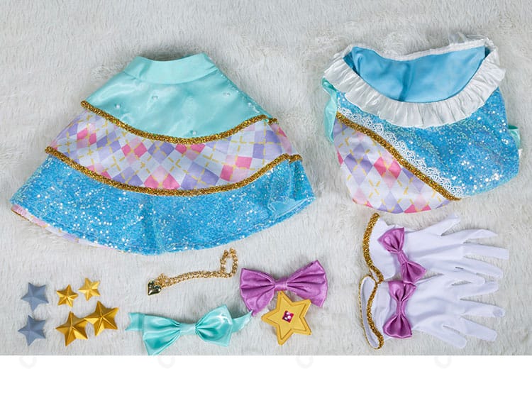 アイカツスターズ！白鳥ひめ コスプレ衣装のセット内容を展示した画像。トップス、スカート、手袋などが含まれています。