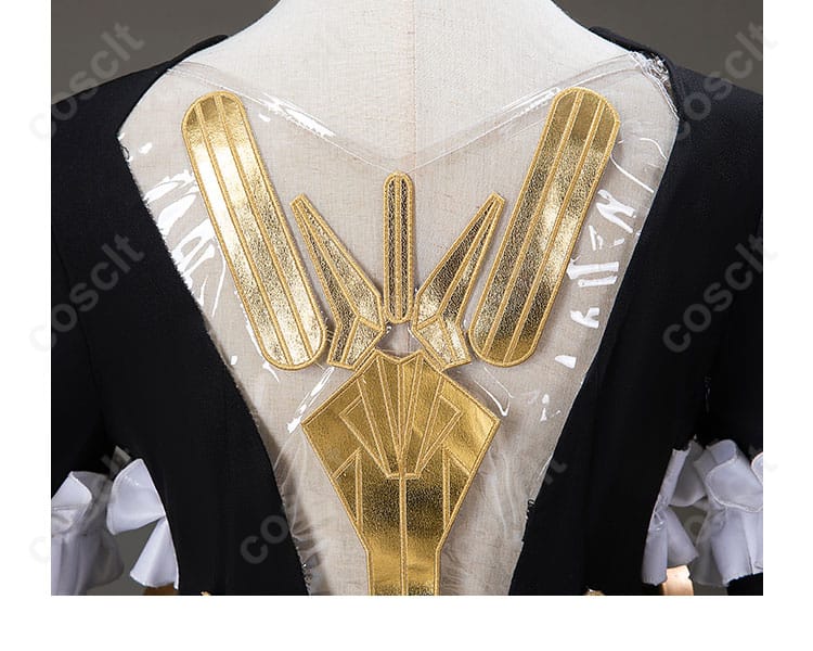 パニシング:グレイレイヴン 21号・XXI コスプレ衣装の服装背面のディテール。羽根のデザインとディテールに注目。