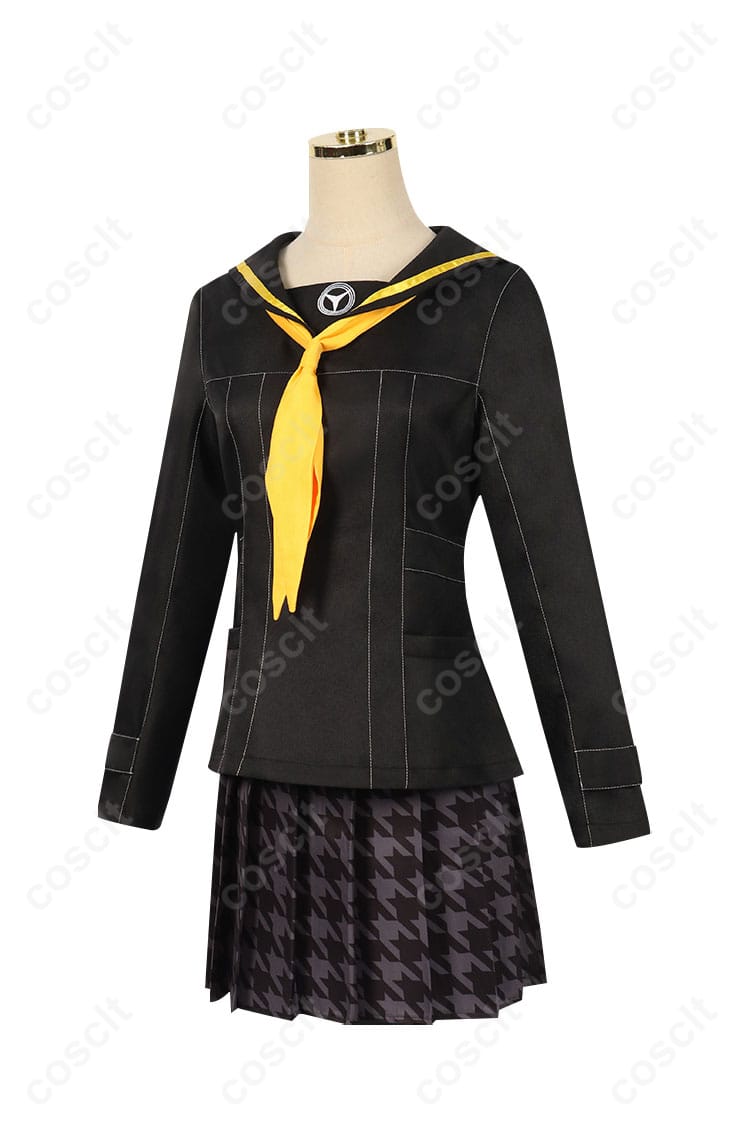 ペルソナ4 久慈川りせ コスプレ衣装の側面。服のフィット感とラインが美しい。