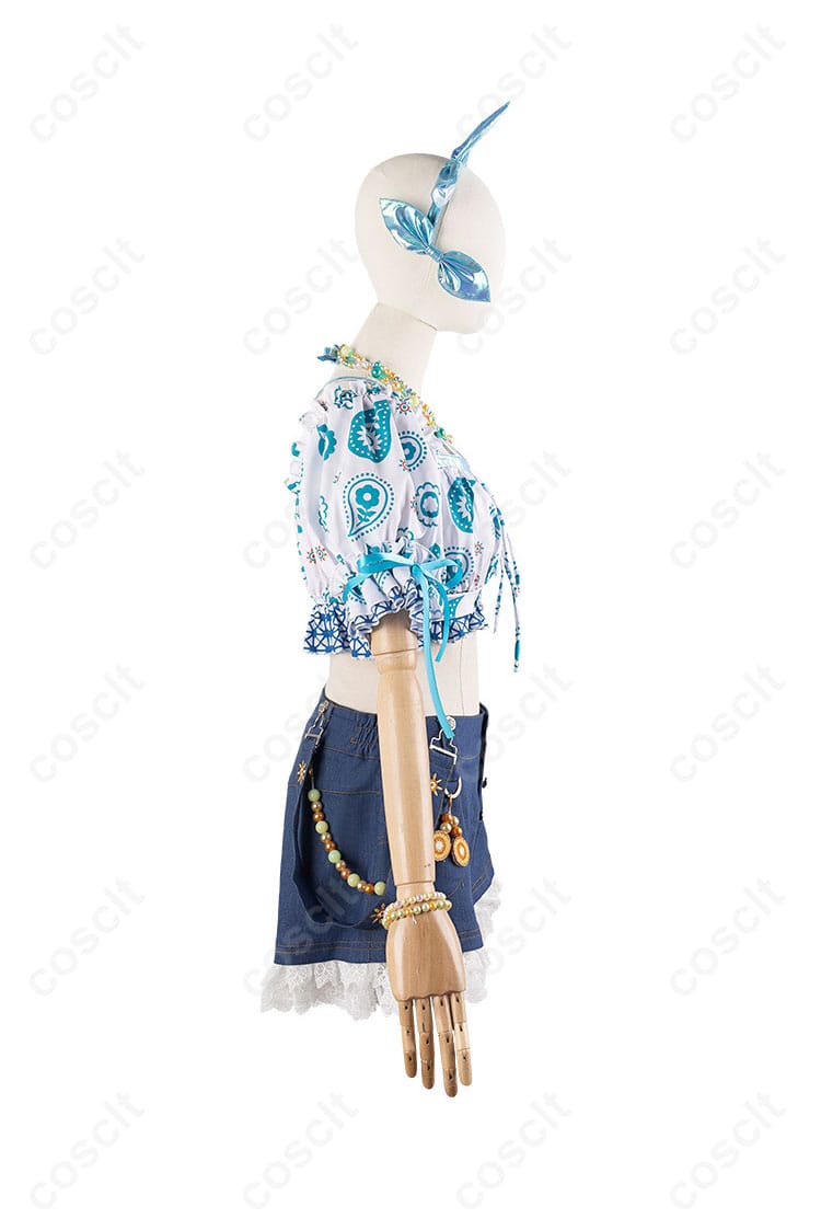 日野下花帆・乙宗梢の衣装に付属する頭飾りと右側の装飾部分。精細なデザインが特徴。
