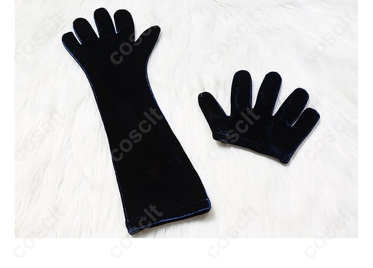 手袋の装飾細部。ミジ（MIZI）のコスプレ衣装の手袋デザインをクローズアップ。