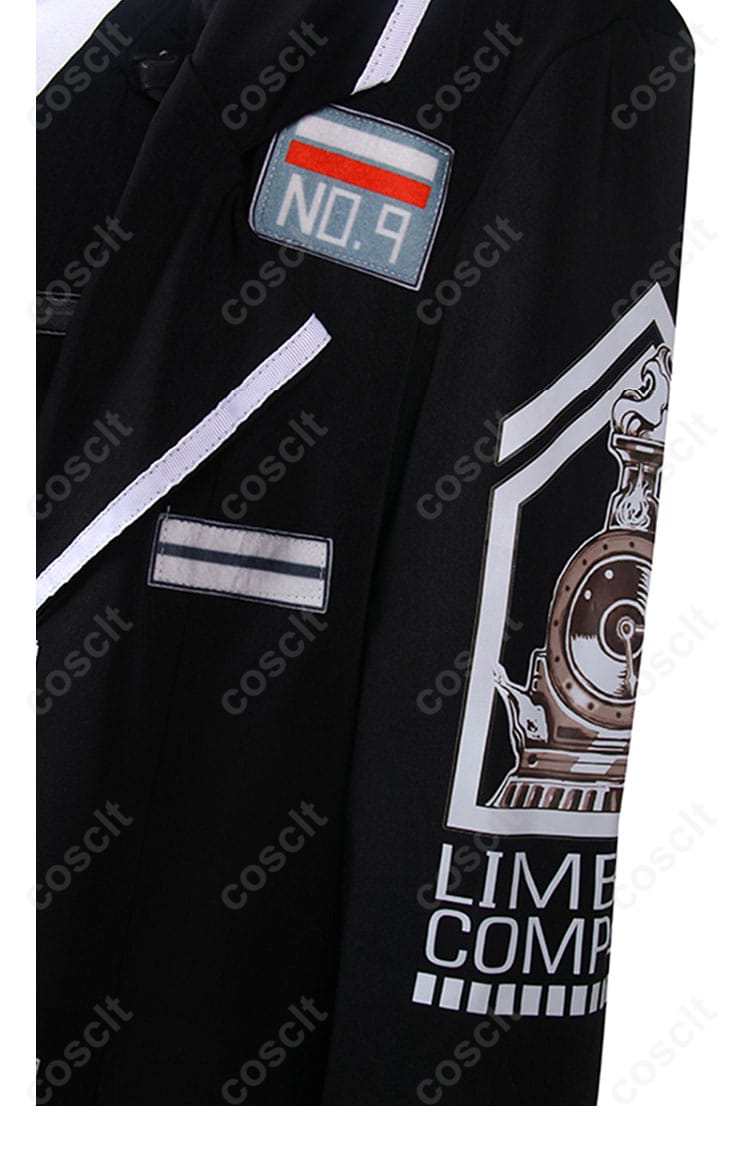 Limbus Company ロージャのコスプレ衣装の胸元と袖の装飾の詳細。細部までしっかり再現されています。