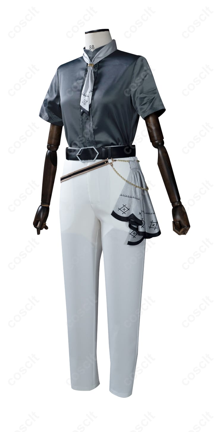 内搭短衫服装の詳細 - コスプレ衣装の内側にある短袖シャツのディテール。素材と縫製が精巧に仕上げられています。