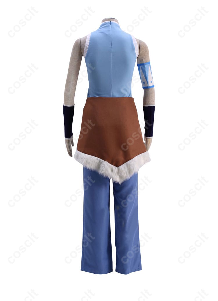 コーラ コスプレ衣装の背面画像。服の背面も忠実に再現されたディテール。