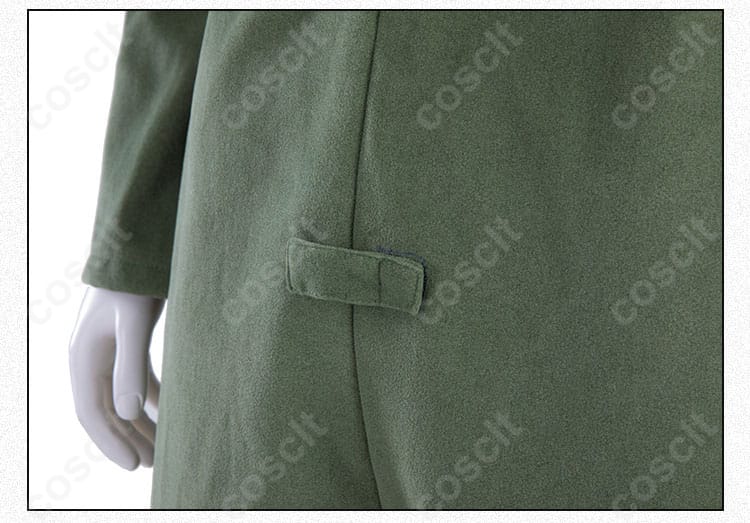 ALONEコスプレ衣装の衣襟部分の装飾。デザインが精緻に再現された部分。