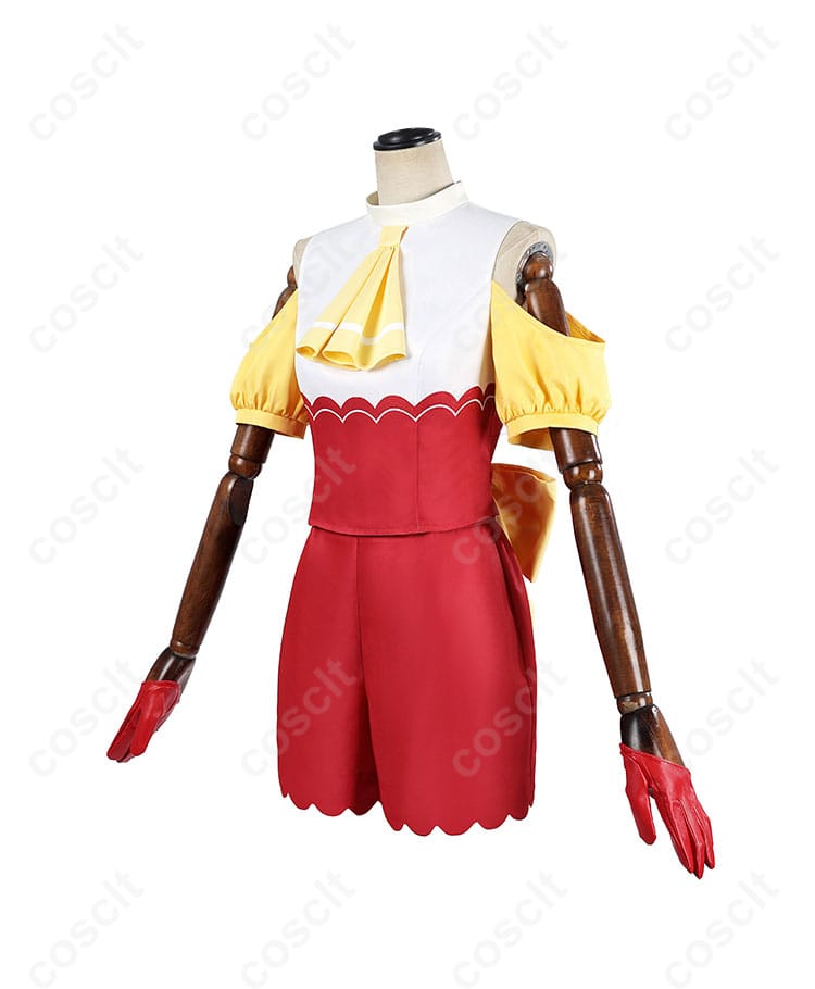 MEMちょ コスプレ衣装（推しの子）側面の詳細。ショートパンツとトップスのデザインが美しく再現されています。