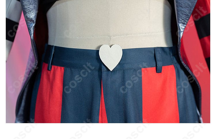 腰部のパンツ装飾の詳細画像。ヴェルヴェットキャラクターのコスプレ衣装のスタイリッシュな腰回りのデザイン。