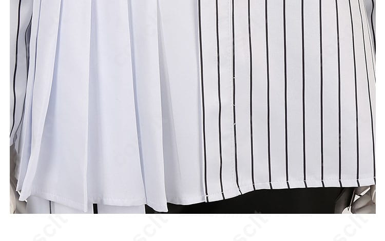 シャツのストライプ装飾の詳細画像。コスプレ衣装のスタイリッシュなデザイン