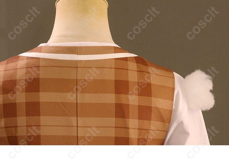 服装背面のディテール。忠実に再現された「少女」のキャラクター衣装