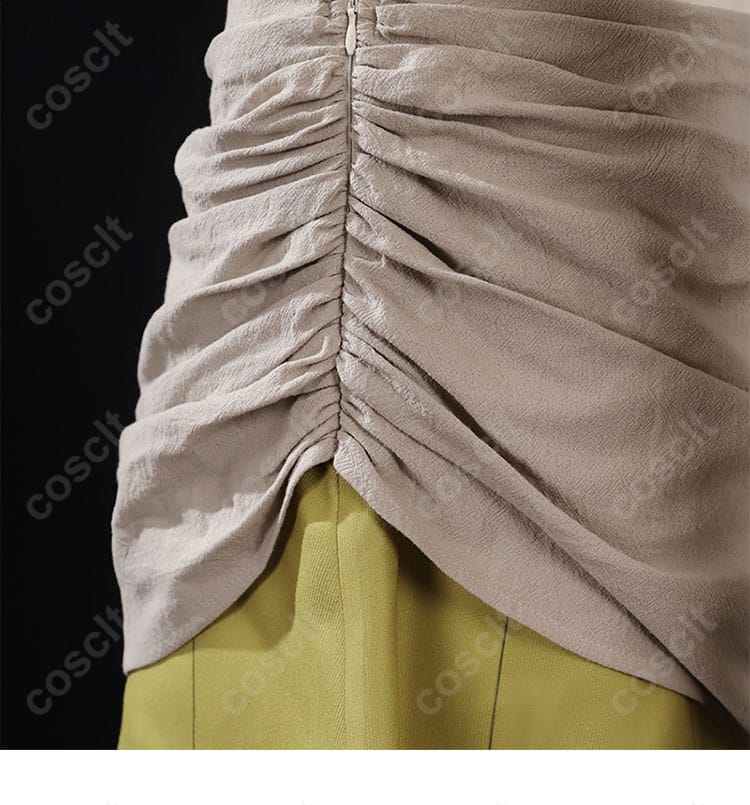 ダンジョン飯 リシオン コスプレ衣装 腰部の服のシワと装飾のディテール。リアルな質感と動きやすさを追求。