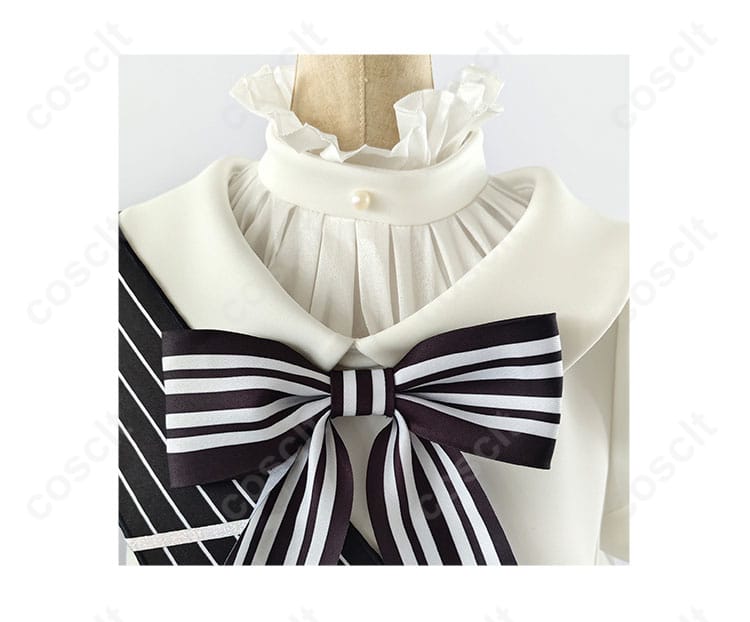 蝴蝶結びのデコレーションが特徴的なコスプレ衣装のディテール。細やかな装飾が魅力。