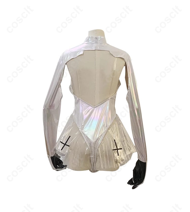 シンデレラ コスプレ衣装の背面デザイン。背面の装飾がディテールにまでこだわっています。