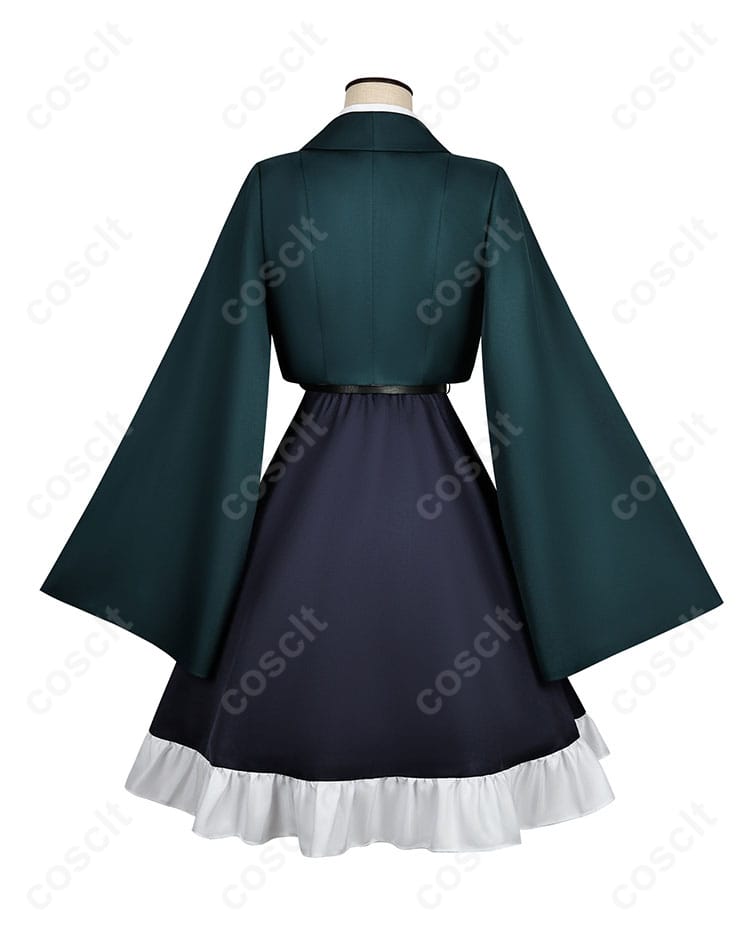 ホタルのコスプレ衣装の背面。後ろ姿も完璧に再現されています。