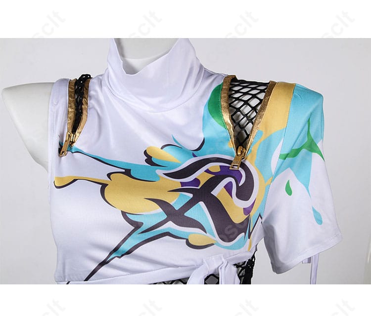 乱破（らんは）コスプレ衣装の肩袖と衣襟の装飾。精緻な刺繍とアクセントが光るデザイン。