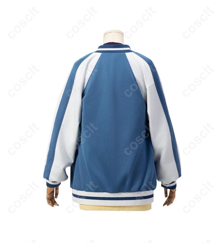 服の背面ディテール。背中の装飾や細部まで忠実に再現されたコスプレ衣装。