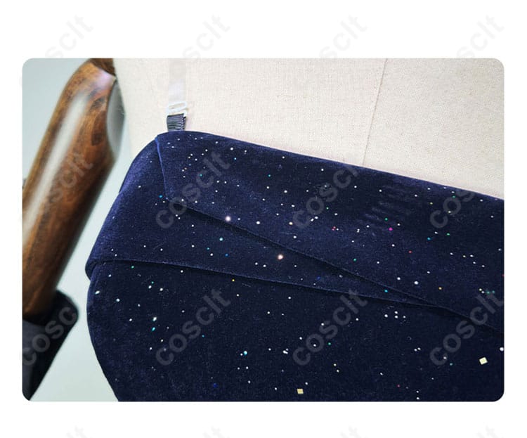 衣服の襟飾り、肩ベルトのディテール画像 - 「恋と深空 プレイヤー コスプレ衣装」の衣服襟と肩ベルトのデザインをアップで紹介。ディテールをチェック！