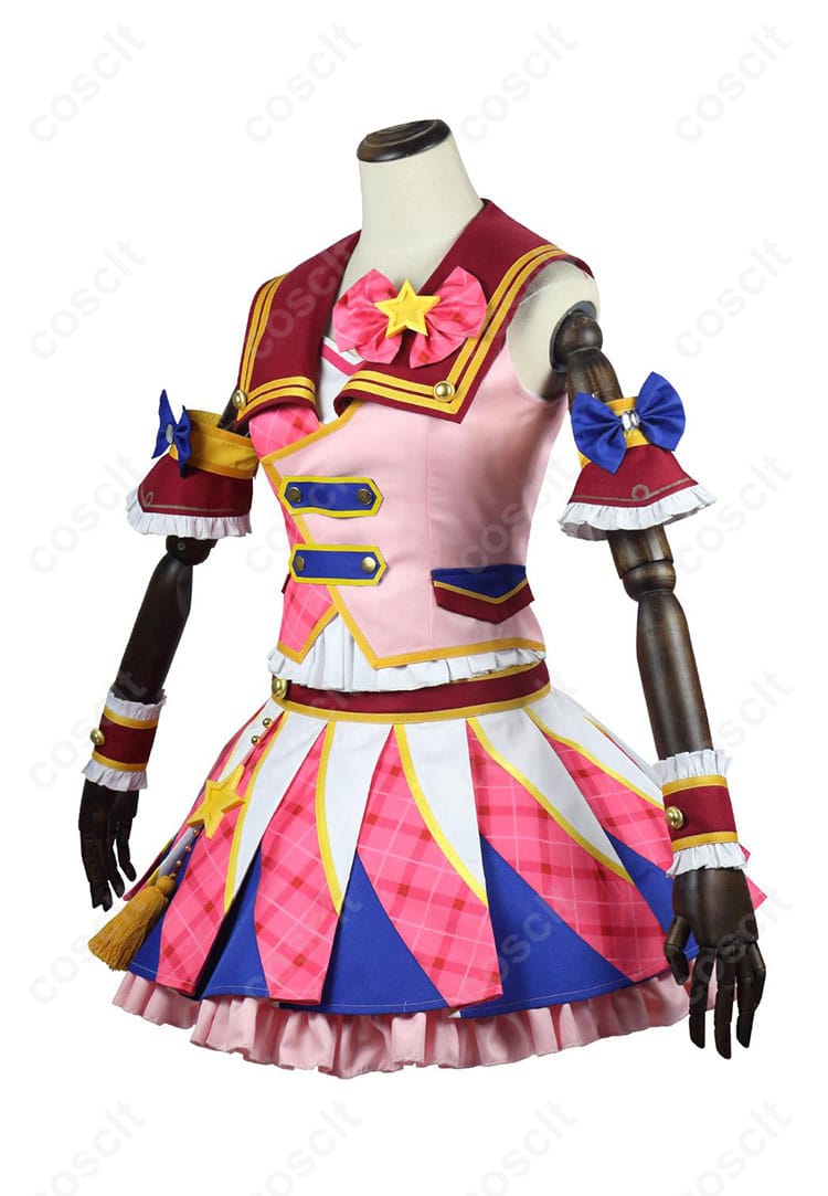 アイカツ！大空あかりのピンクパレードコーデコスプレ衣装の側面。腕飾りとスカートの美しいシルエット。