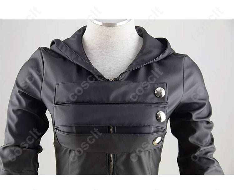 霧嶋董香コスプレ衣装の戦闘服、衣装の領口装飾細部。デザインにこだわりが感じられる。
