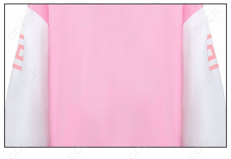 服装の背面ディテール画像 – 背面のラインとデザイン、衣装の完成度を強調