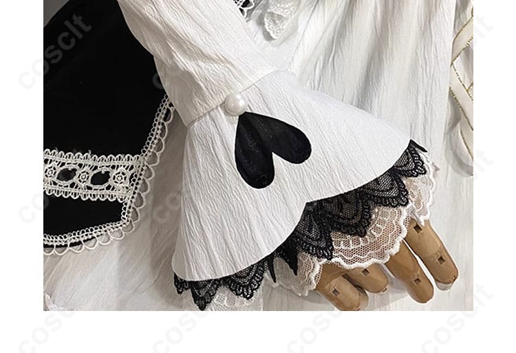 袖口装飾の細部。コスプレ衣装の細やかなデザインと高品質な作り。