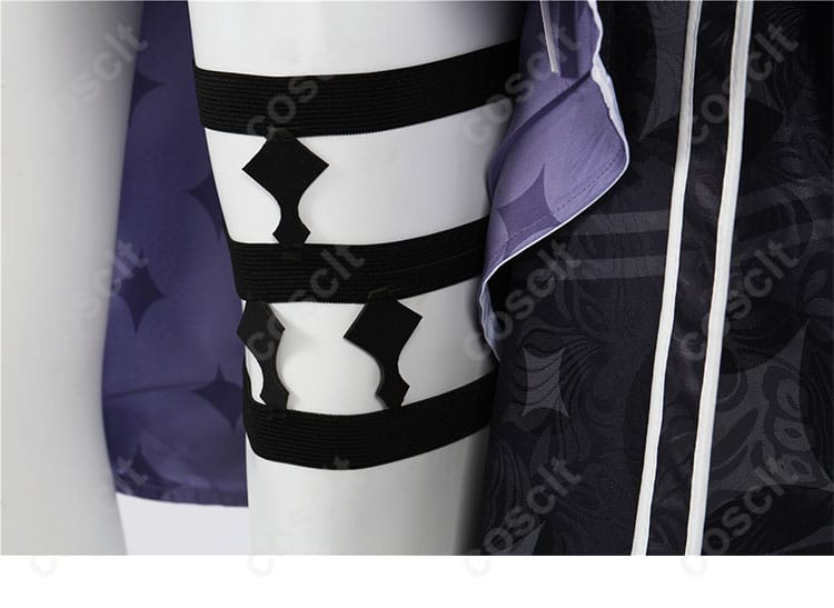 着物のパンツ部分の装飾をクローズアップ。装飾が服全体のバランスを整え、華やかさを加えています。