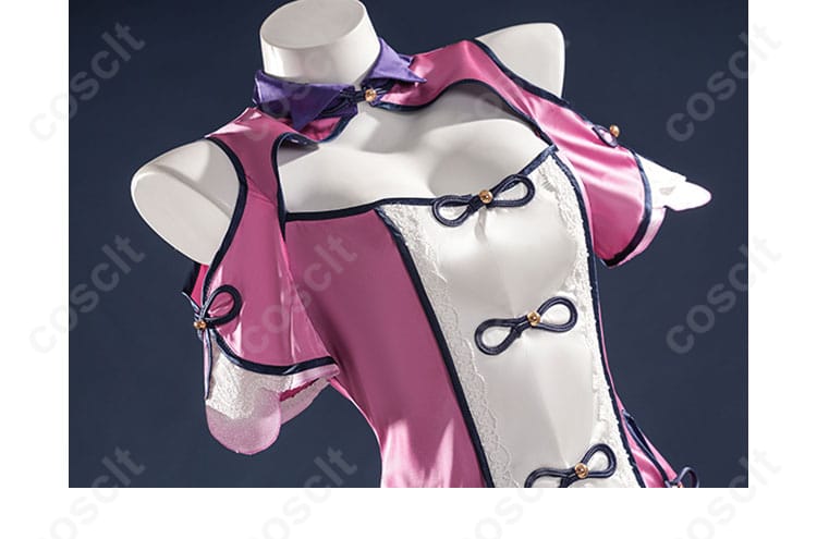 服の襟元装飾の詳細画像 | 星宮六喰 コスプレ衣装の襟元ディテール