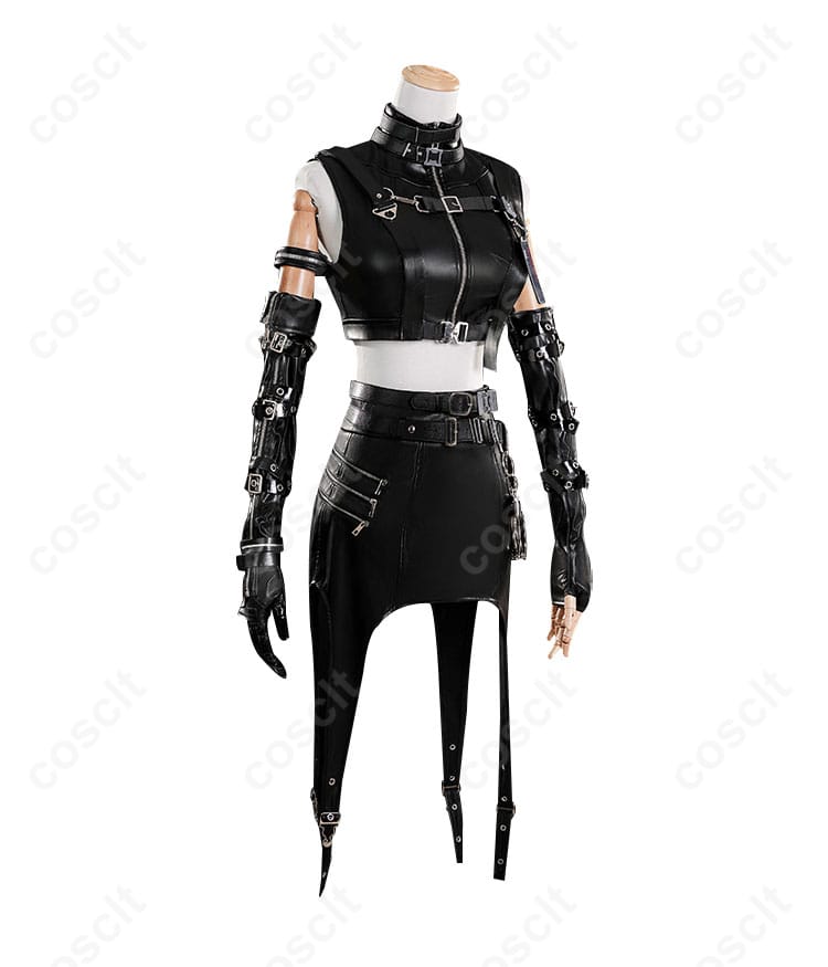 主人公プレイヤー コスプレ衣装の側面画像。服のフィット感とシルエットがわかります。