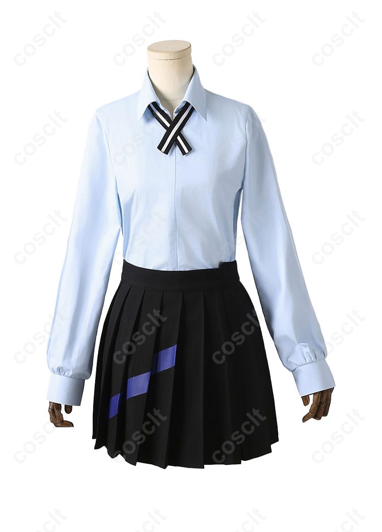 コスプレ衣装の内側のシャツデザイン。しっかりとした仕立てと素材感をチェックできます。