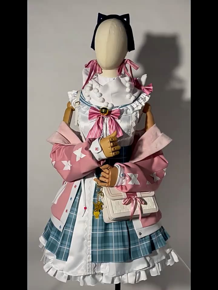 にじさんじ人気VTuberミリー・パフェの冬服新衣装コスプレ衣装。エプロンとマフラー付きで高再現度＆快適仕様。イベントや撮影に最適な高品質コスプレをCOSCLT公式が送料無料・返品無料でお届け。今すぐチェックして詳細を確認！